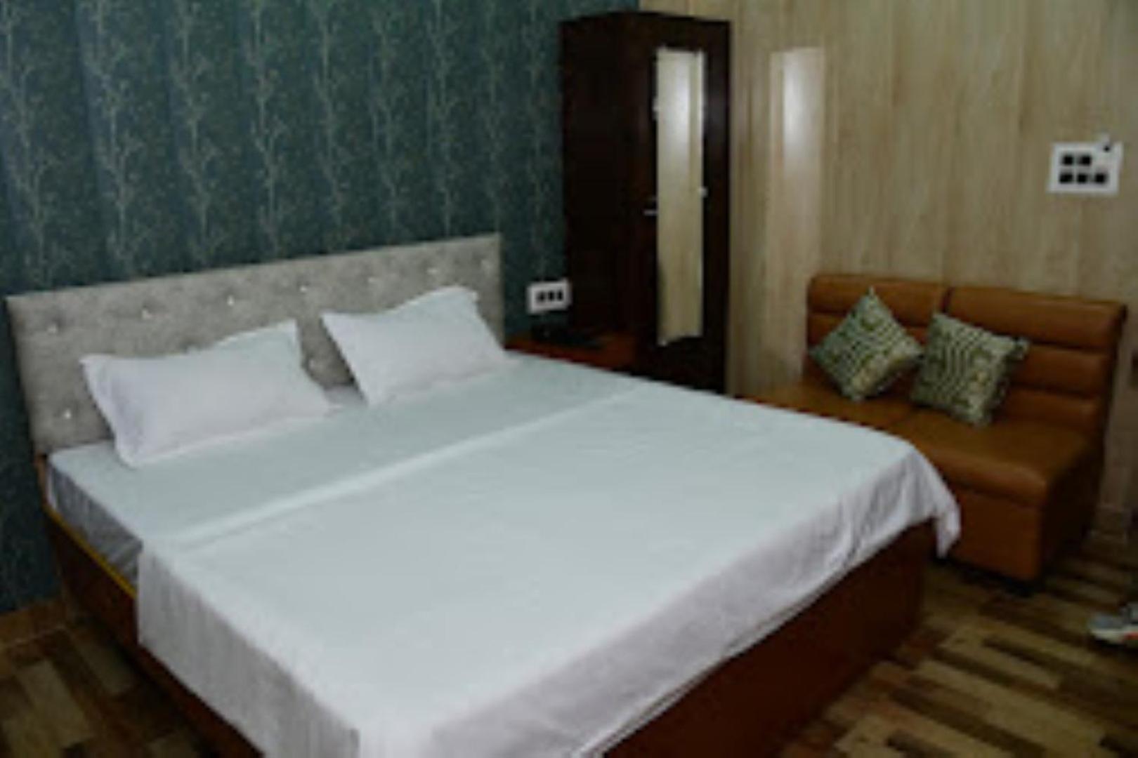 Renu Paradise , Ayodhya Hotell Eksteriør bilde